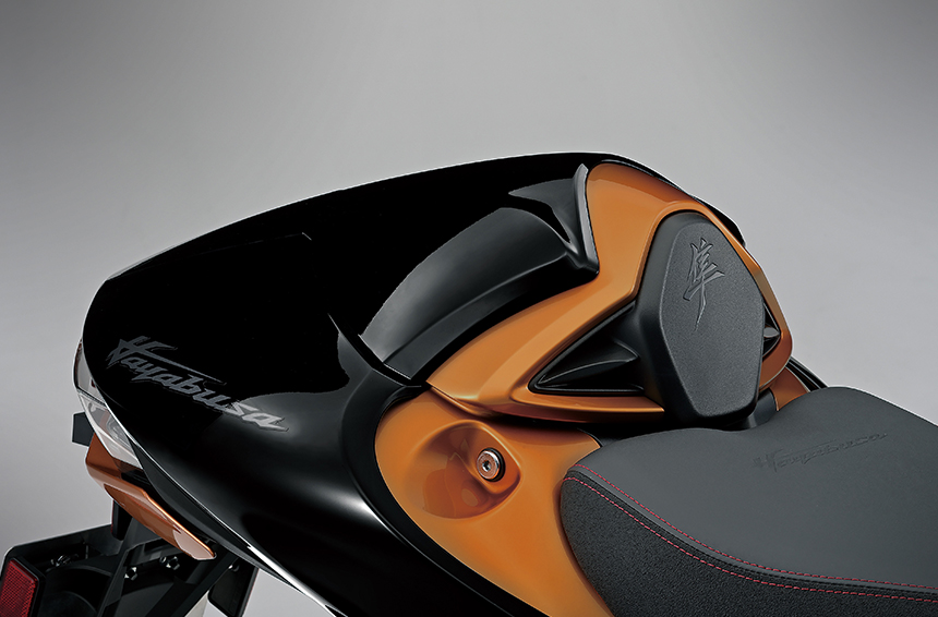 GSX1300R 單座蓋(黑金)