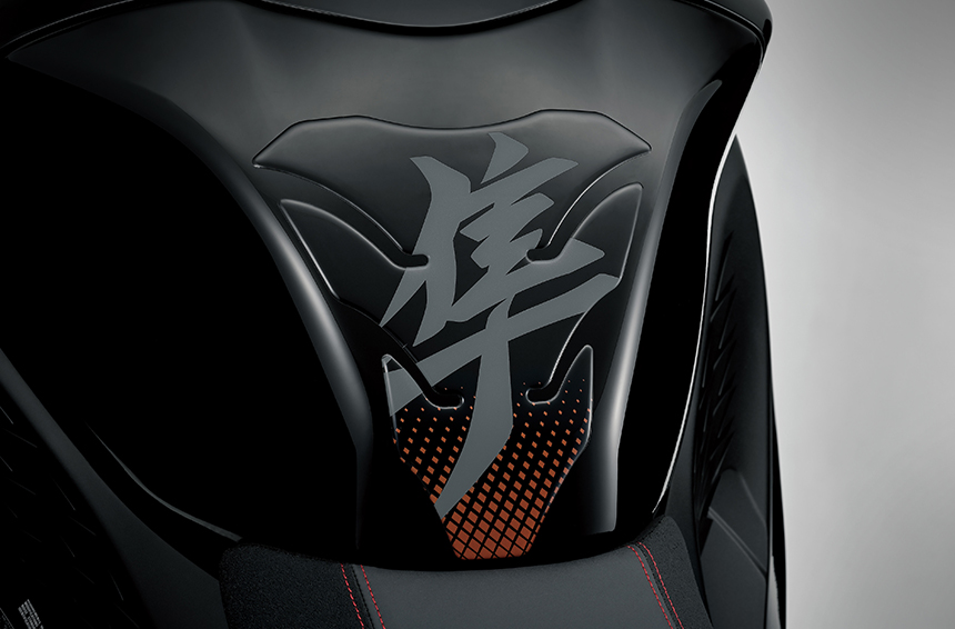 GSX1300R 油箱貼(金)