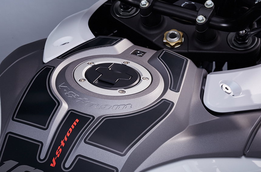 油箱貼(黑底紅字)