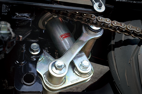 SHOWA 中置多連桿懸吊系統