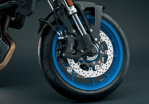 前煞車採用輻射式卡鉗 + 310mm 雙浮動碟