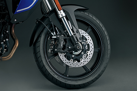 前煞車採用輻射式卡鉗 + 310mm 雙浮動碟